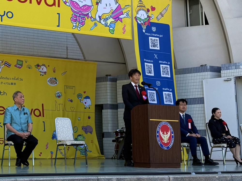 Parliamentary Vice-Minister SHIMADA giving a greeting at the opening ceremony