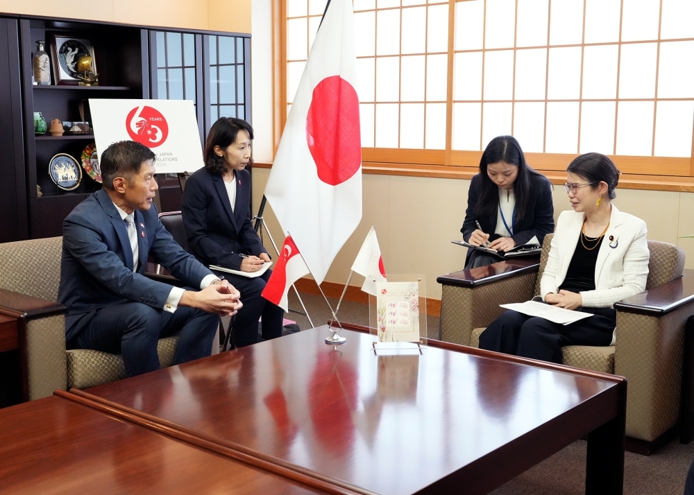 Exchange of views between State Minister KUNIMITSU and H.E. Mr. ONG, Ambassador of Singapore to Japan