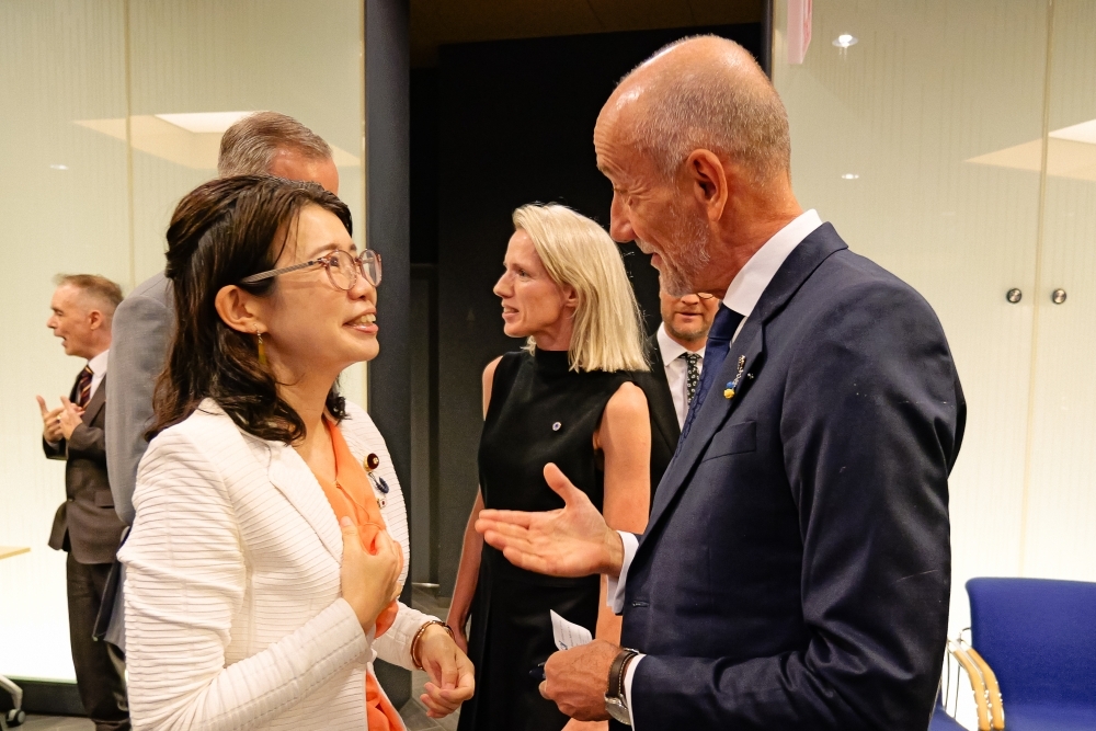 State Minister KUNIMITSU in conversation with Ambassador PAQUET of the Delegation of the European Union to Japan