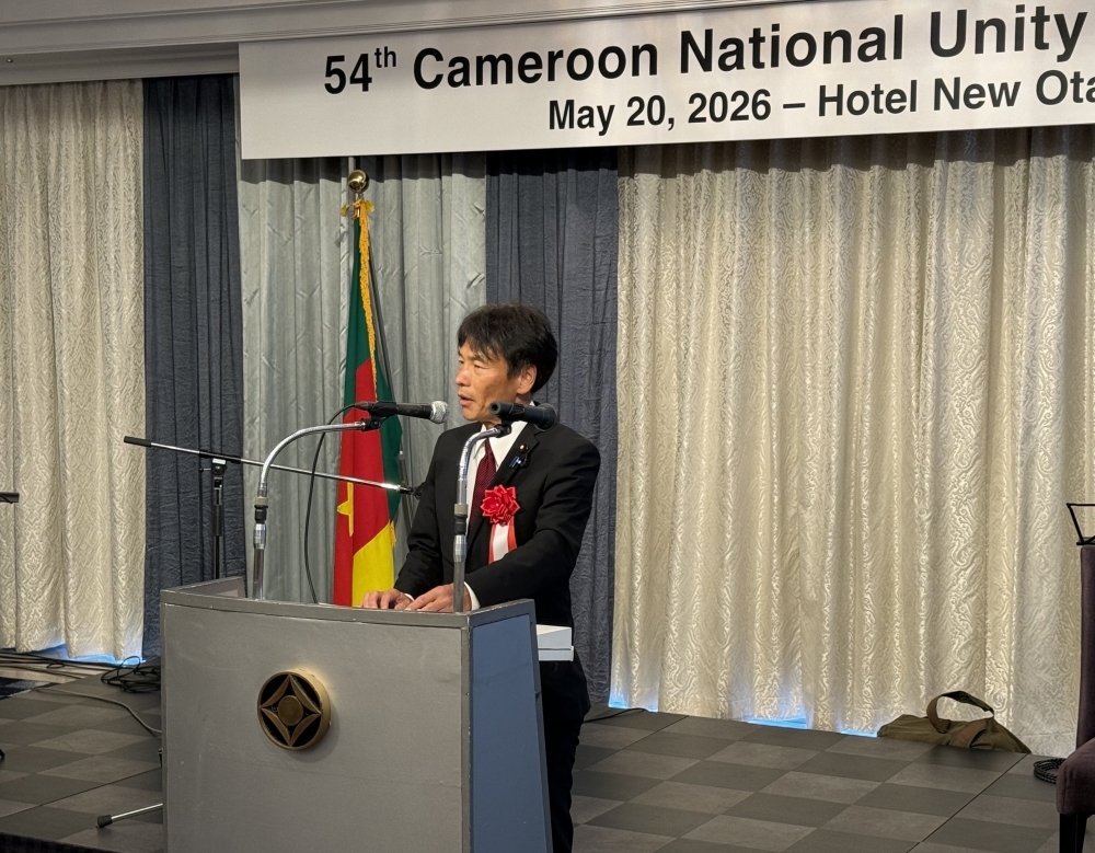 Parliamentary Vice-Minister SHIMADA giving a greeting