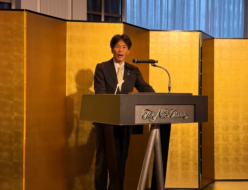Parliamentary Vice-Minister SHIMADA delivering remarks on behalf of the Japanese government