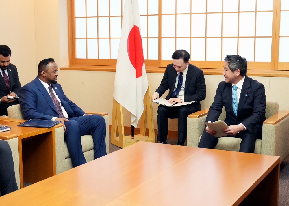 Exchange of views between Parliamentary Vice-Minister ONISHI and Mr. ABUBAKR, Director of the Office of the Deputy Minister of Defense of Libya