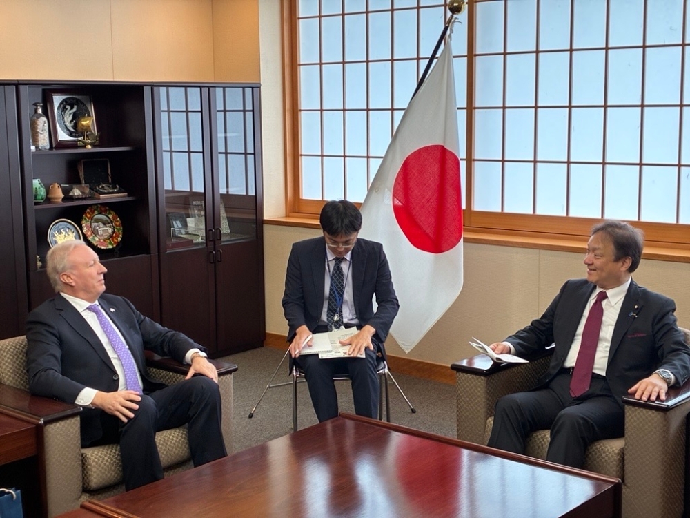 Exchange of views between State Minister HORII and Mr. Rojas, Ambassador of Chile to Japan