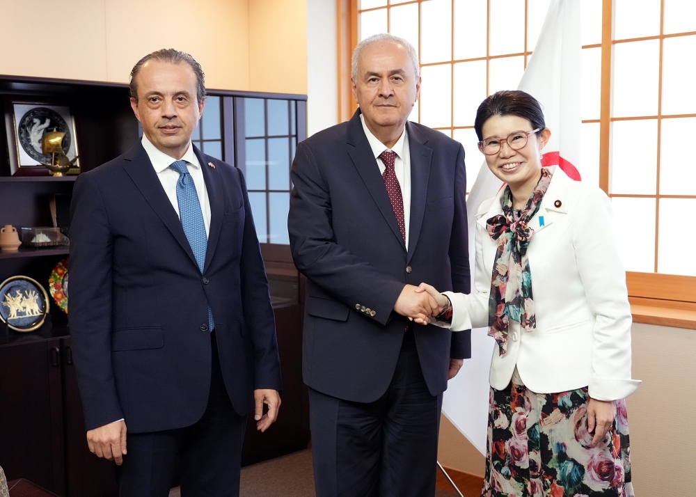 State Minister KUNIMITSU shaking hands with Prof. Dr. Mustafa Verşan Kök, Rector of the Turkish-Japanese Science and Technology University, and H.E. Mr. ERTUĞRUL, Ambassador of Türkiye to Japan