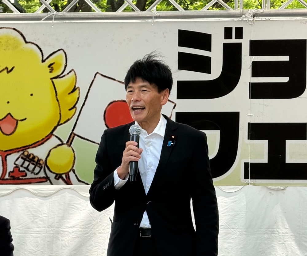 Parliamentary Vice-Minister SHIMADA giving a greeting at the opening ceremony