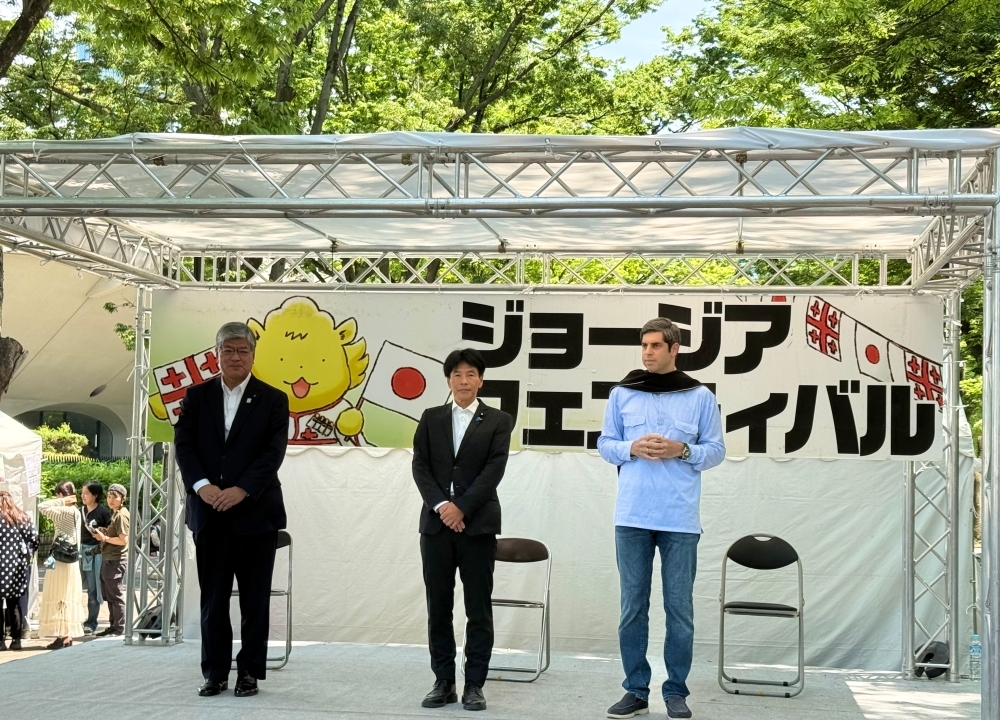 The situation on the stage at the opening ceremony