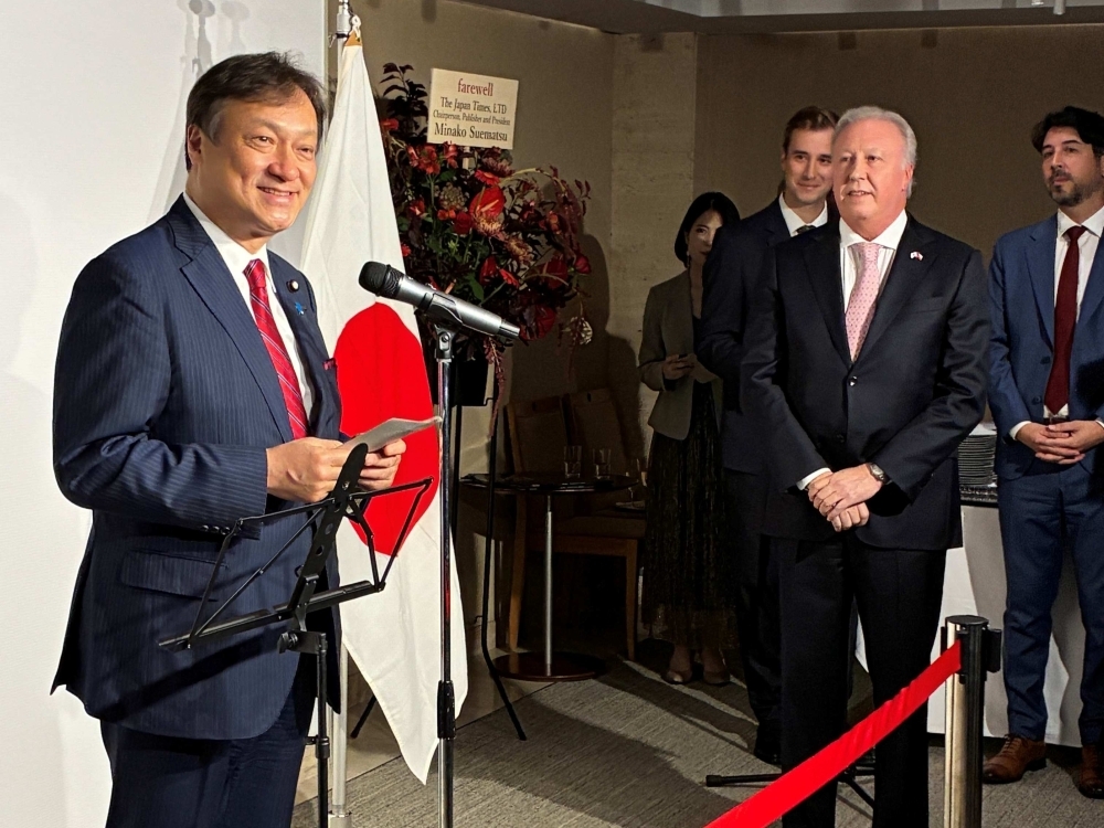 State Minister HORII delivering his remarks in front of the participants
