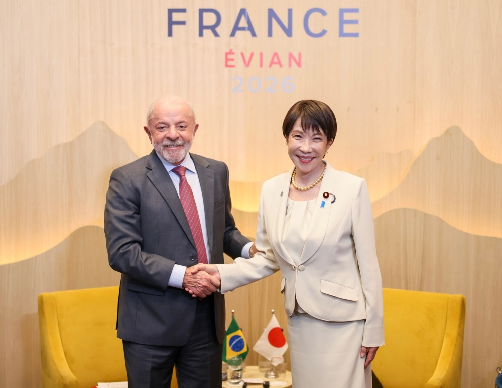 Prime Minister Takaichi shaking hands with President Lula