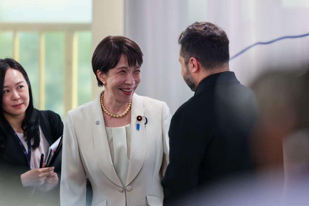 Prime Minister TAKAICHI having a brief conversation with Ukrainian President Zelenskyy