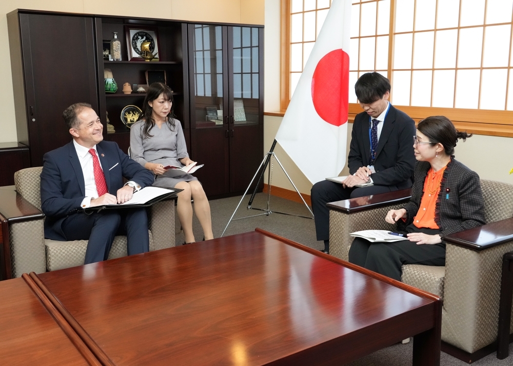 State Minister KUNIMITSU seated across from Ambassador MILEWSKI engaged in a meeting