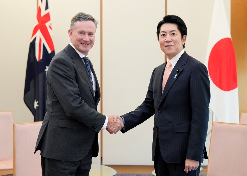 Deputy Chief Cabinet Secretary SATO shaking hands with Ambassador-Designate Shearer