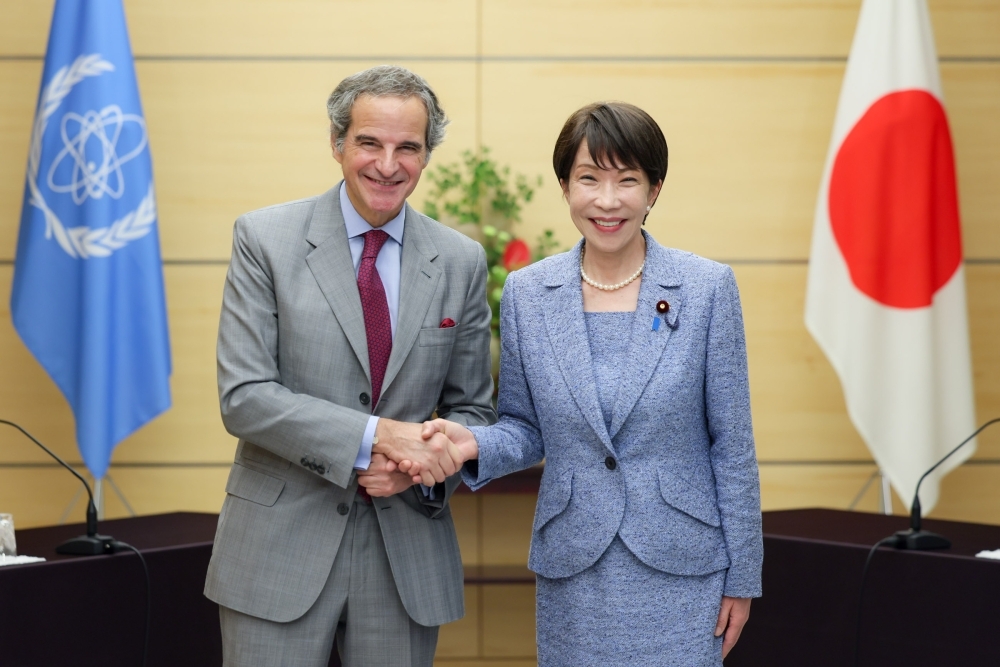Prime Minister TAKAICHI shaking hands with IAEA Director General Grossi at the courtesy call