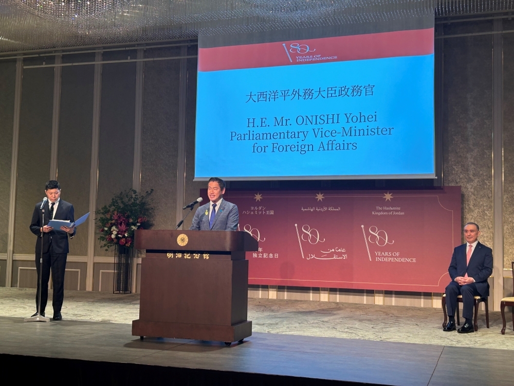 Parliamentary Vice-Minister ONISHI delivering remarks at the reception