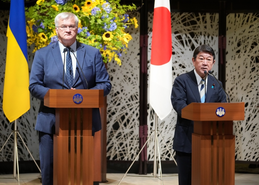 The two ministers holding a joint press announcement