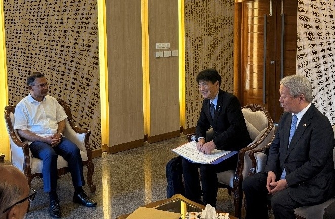 Exchange of views between Parliamentary Vice-Minister SHIMADA and H.E. Mr. Rahman, Prime Minister of Bangladesh