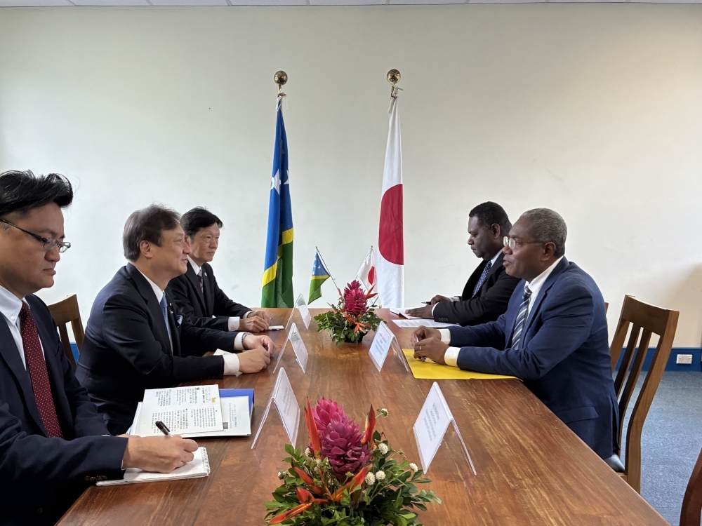Meeting between State Minister HORII and Minister of National Planning and Development Coordination Kenilorea