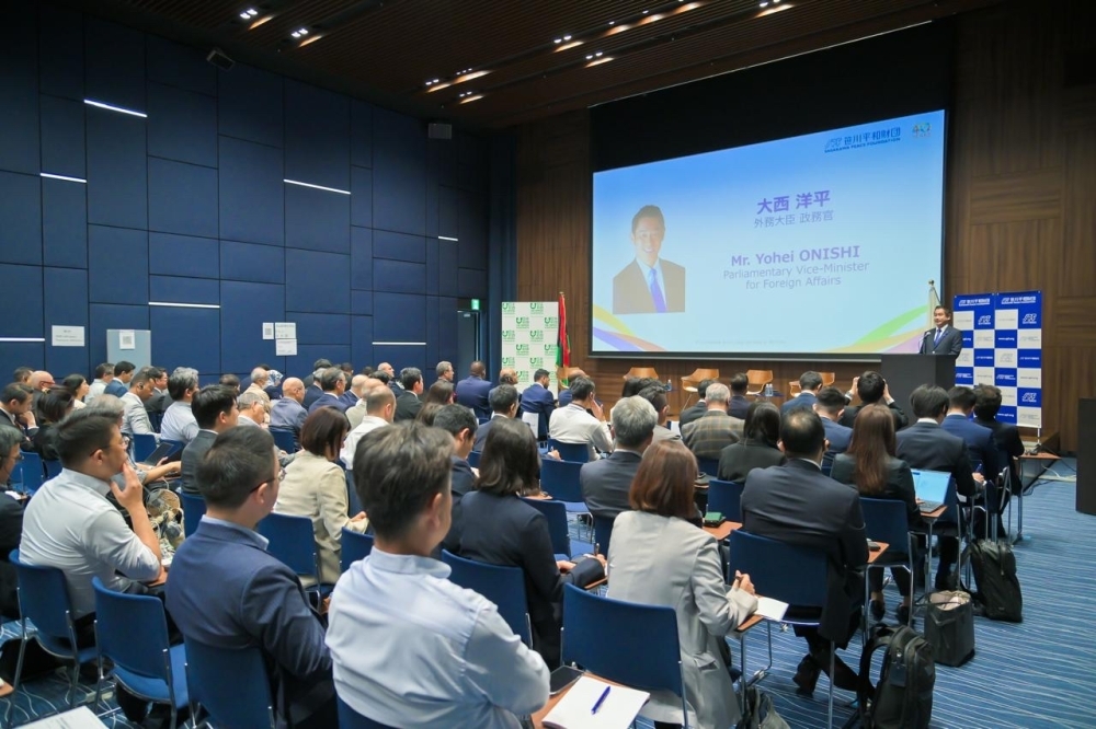 Parliamentary Vice-Minister ONISHI giving a greeting at the Japan-Libya Economic Forum