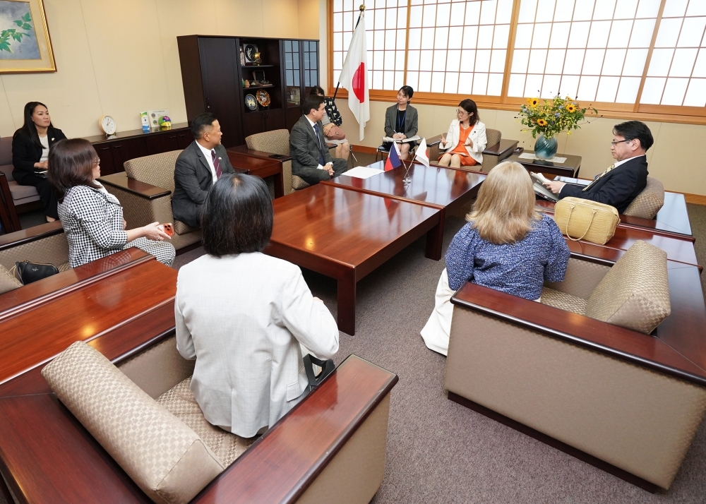 Exchange of views between State Minister KUNIMITSU and the Philippine delegation headed by Senator Zubiri