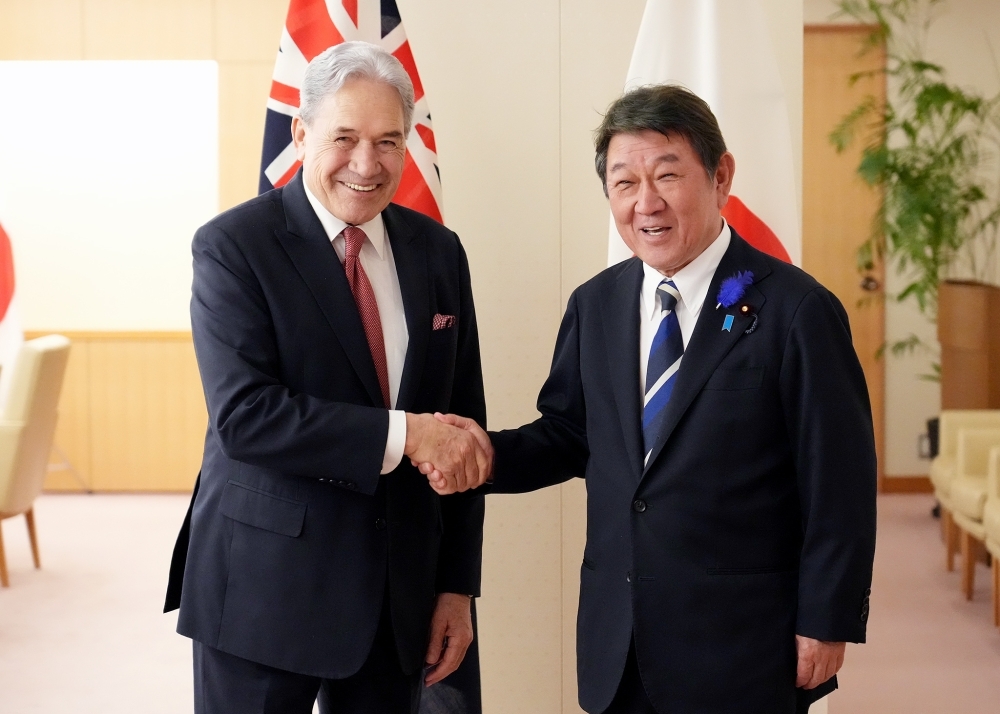 Foreign Minister Motegi shaking hands with Hon. Kalani R. KANEKO, Minister of Foreign Affairs