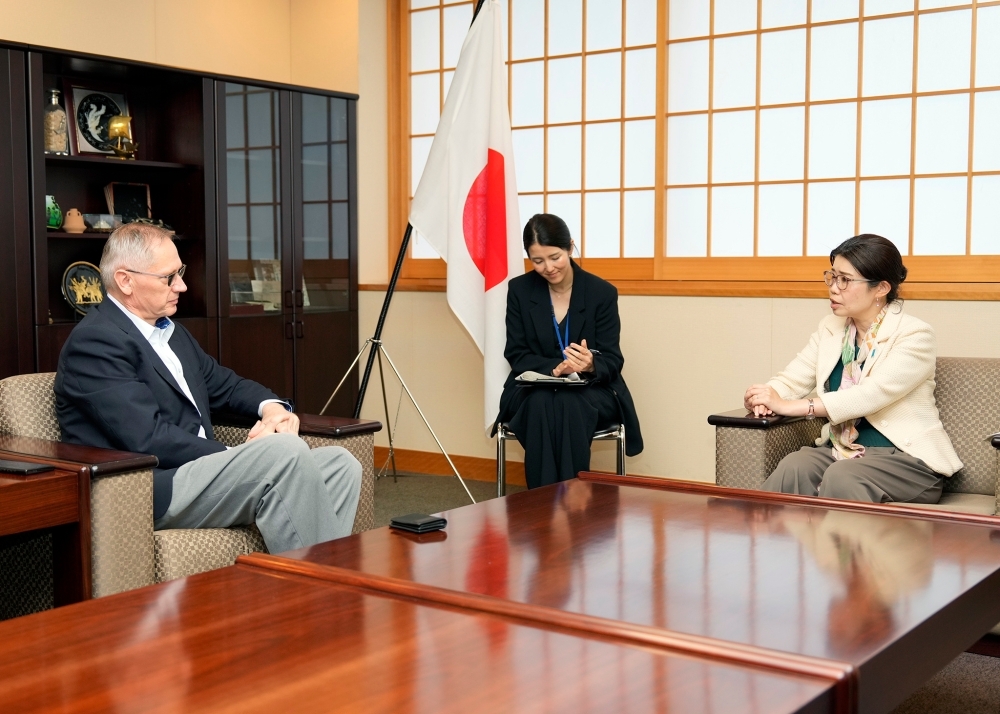 State Minister Kunimitsu holding a meeting with Ambassador HRASTIĆ