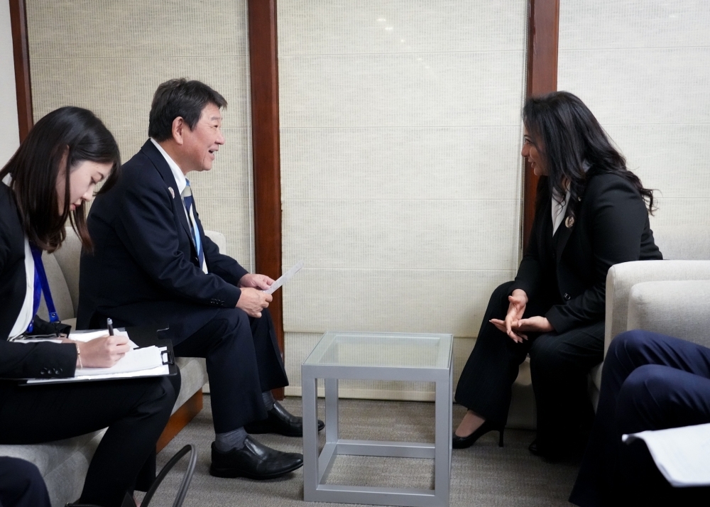 Foreign Minister Motegi holding a informal talk with Minister of Social Development of Palestine Hamad