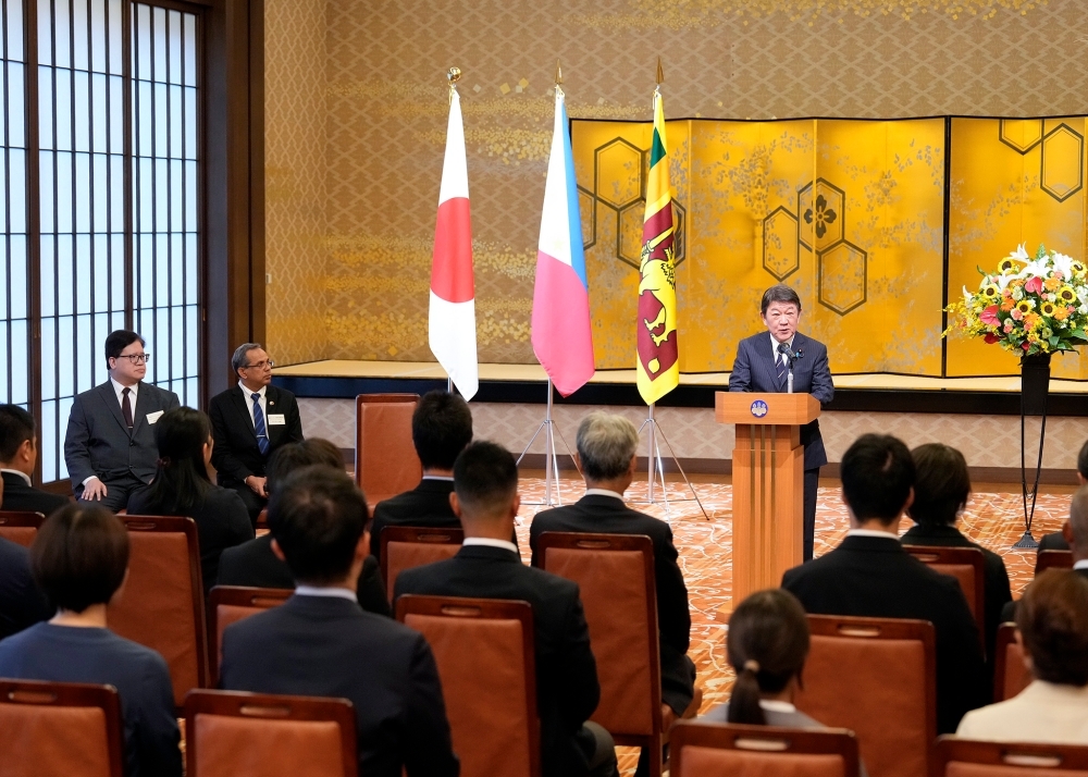 Foreign Minister MOTEGI delivering opening remarks at the award ceremony