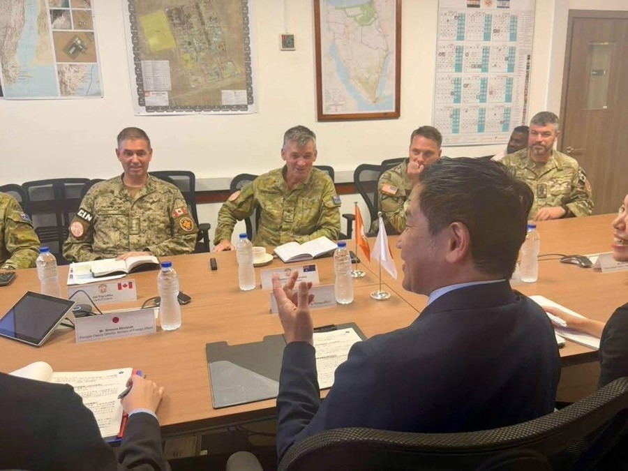 Exchange of views during Parliamentary Vice-Minister for Foreign Affairs ONISHI’s visit to the South Camp of the Multinational Force and Observers