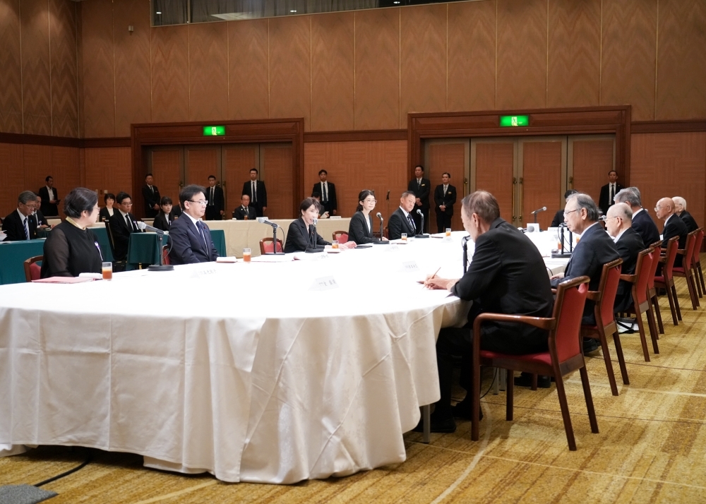 State Minister KUNIMITSU attending a meeting to hear requests from representatives of atomic bomb survivors