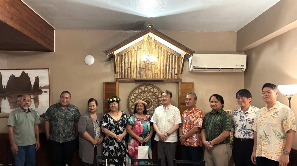 State Minister Horii exchanging views with Secretaries of FSM