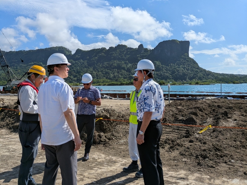 State Minister Horii inspecting the progress of the Pohnpei Port Expansion Project
