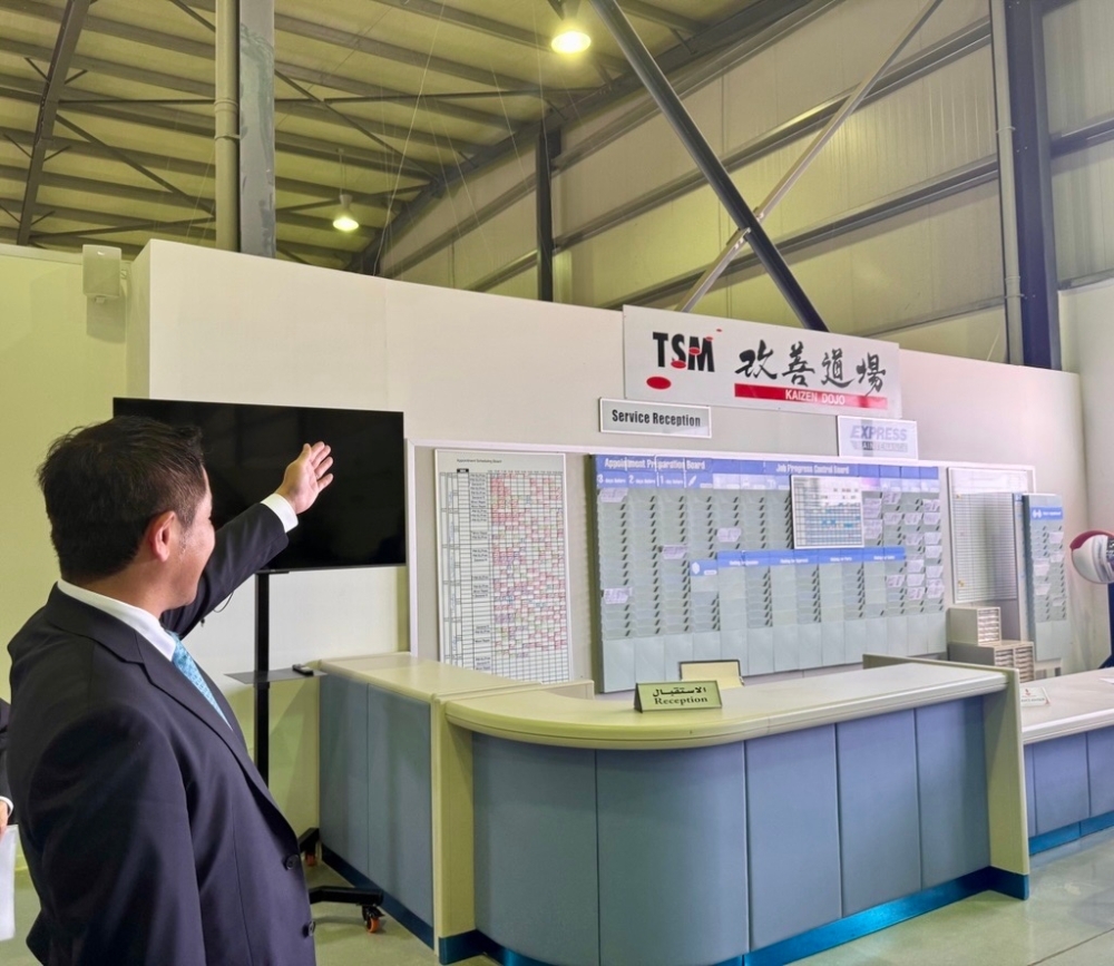 Parliamentary Vice-Minister ONISHI inspecting TSM Company