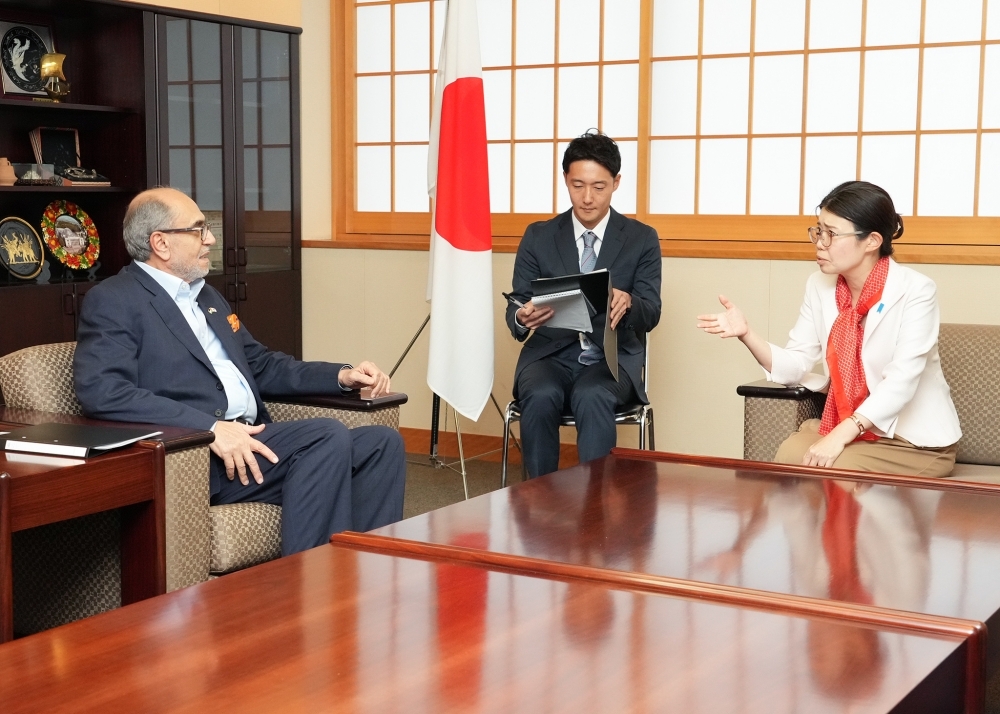 Exchange of views between State Minister KUNIMITSU and Ambassador Siam