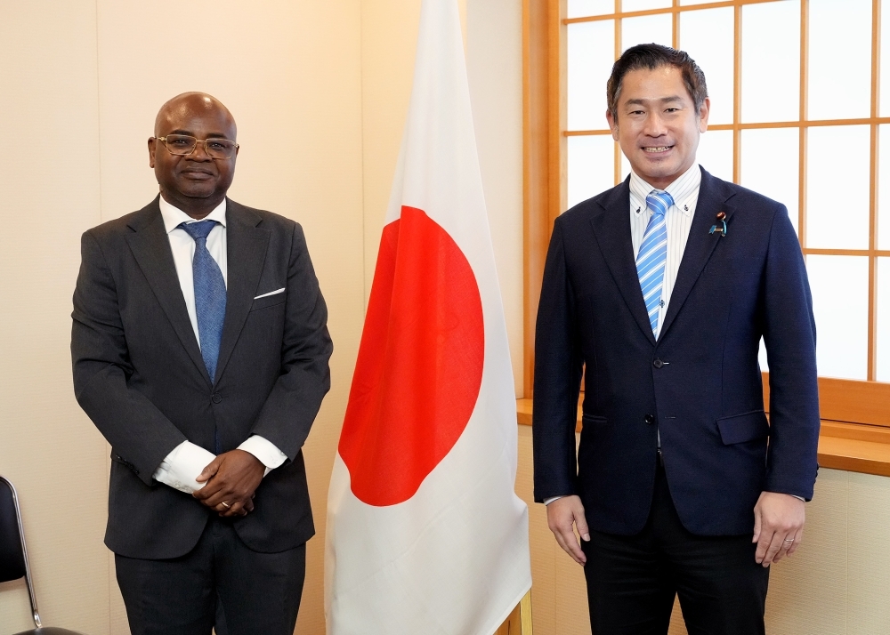 A two-shot of Parliamentary Vice-Minister ONISHI and Hon. Prof. Mkumbo, Minister of State in the President’s Office, Planning and Investments, Tanzania