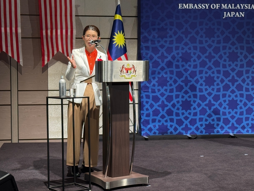 State Minister KUNIMITSU greeting at the reception