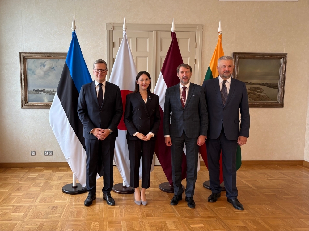 Group photo of parliamentary Vice-Minister Eri with the other participants of the 6th Japan-Baltic Cooperation Dialogue