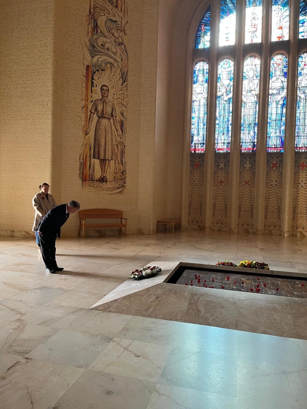 Special Advisor OUE praying silently in front of the Tomb of the Unknown Australian Soldier
