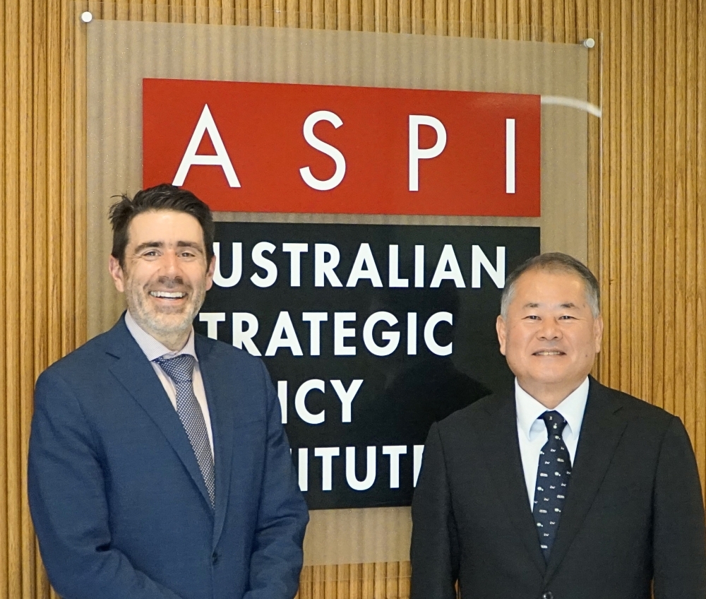 Commemorative photo with Special Advisor OUE and Hon. Pat Conroy MP, Minister for Defence Industry and Minister for Pacific Island Affairs