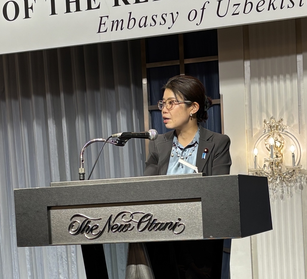 State Minister KUNIMITSU greeting at the reception