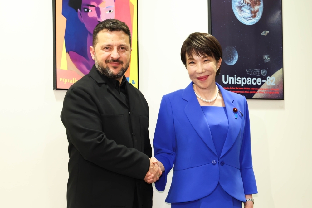 Prime Miniser TAKAICHI shaking hands wtih President Zelenskyy