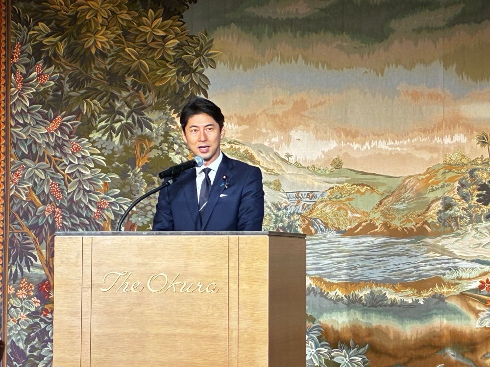 State Minister for Foreign Affairs NAKASONE speaking at the reception