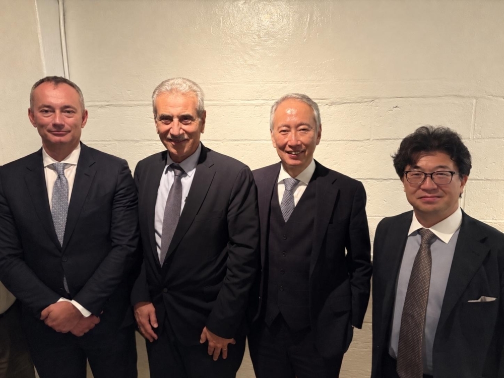 Ambassador OKUBO, H. E. Mr. Nickolay Mladenov, High Representative for Gaza of the Board of Peace, and the H. E. Dr. Ali Shaath, Chief Commissioner of the National Committee for the Administration of Gaza (NCAG), posing for a photograph
