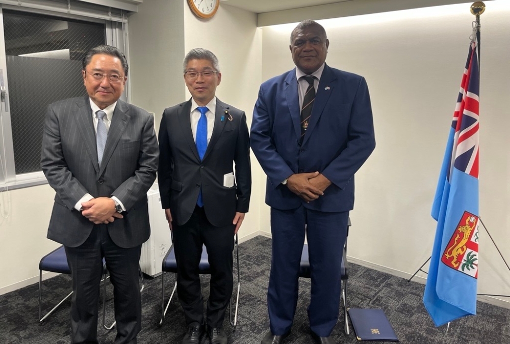 Parliamentary Vice Minister Fujii taking a picture with Ambassador NAIQAMA and another participant