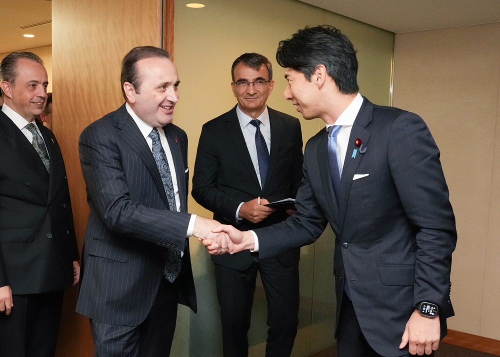 State Minister NAKASONE welcoming Deputy Minister of Trade of Türkiye Mustafa TUZCU