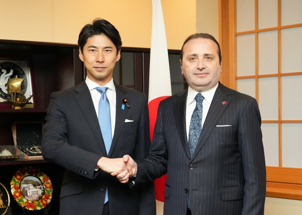 State Minister NAKASONE shaking hands with Deputy Minister of Trade of Türkiye Mustafa TUZCU