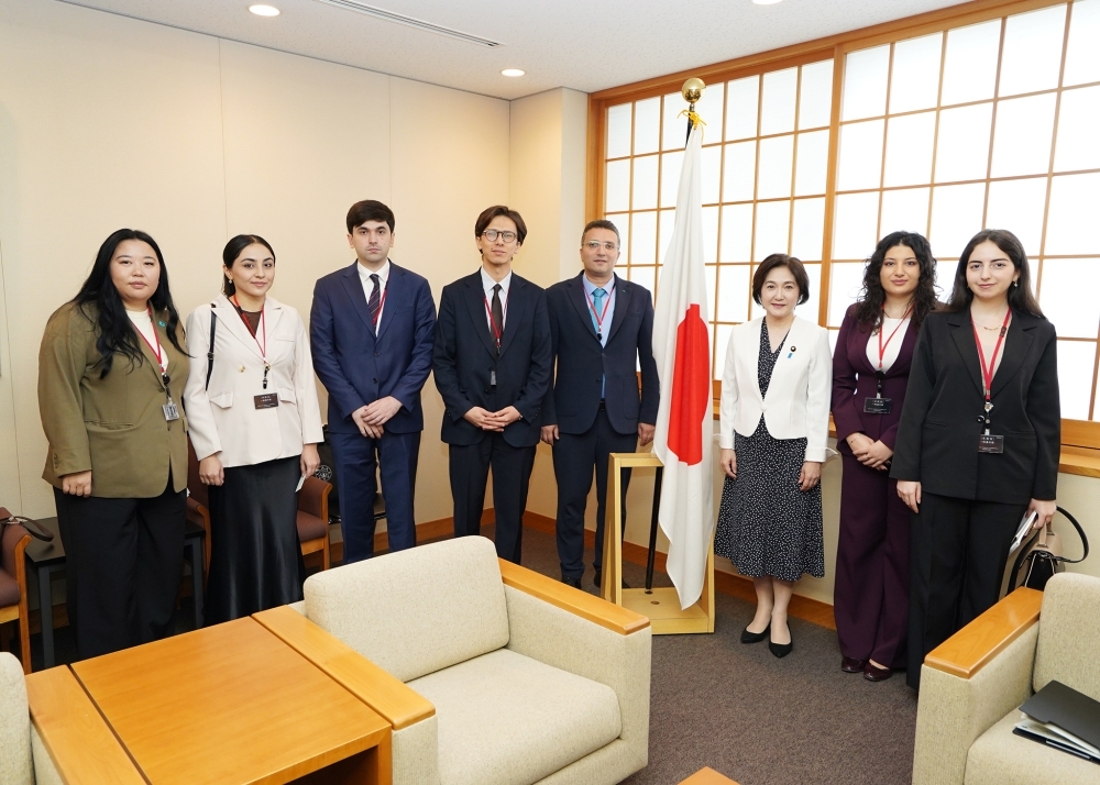 Group photo of Parliamentary Vice-Minister for Foreign Affairs IKUINA and participants of the 