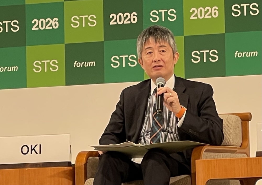 Prof. Oki speaking at the session