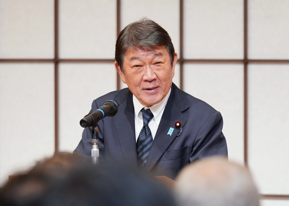 Foreign Minister MOTEGI making a speech at the reception