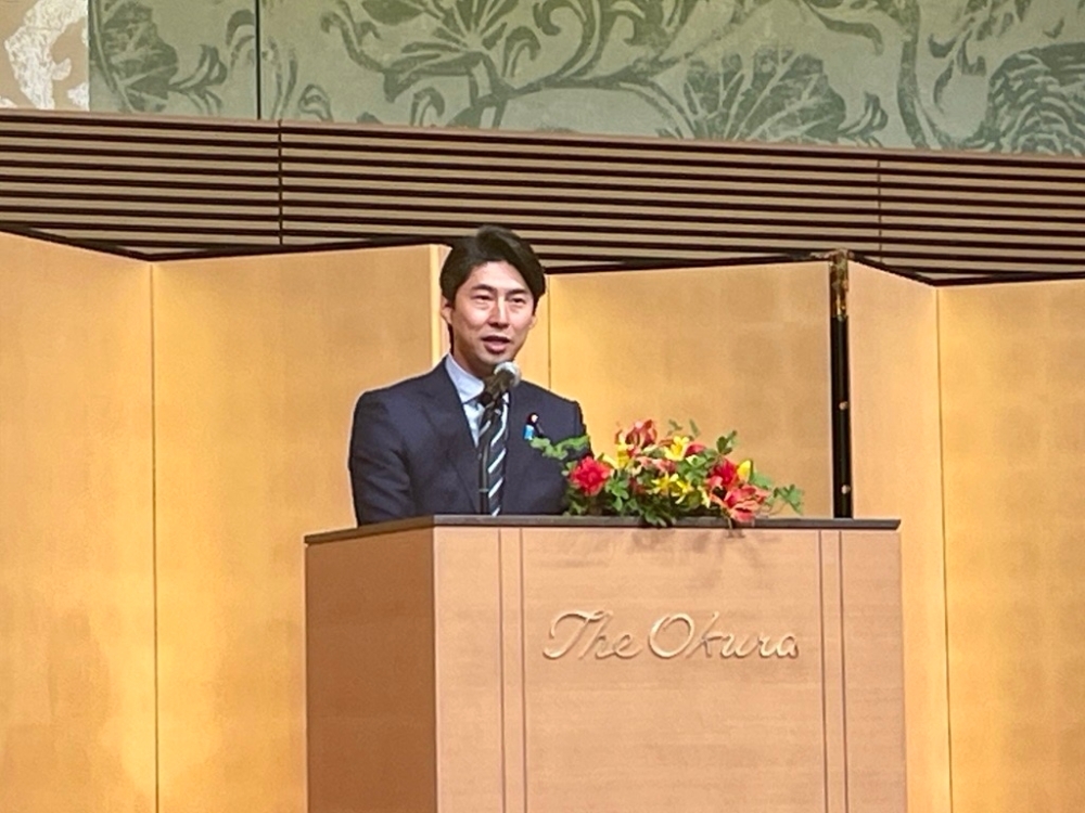 State Minister for Foreign Affairs NAKASONE delivering  his remarks at the reception