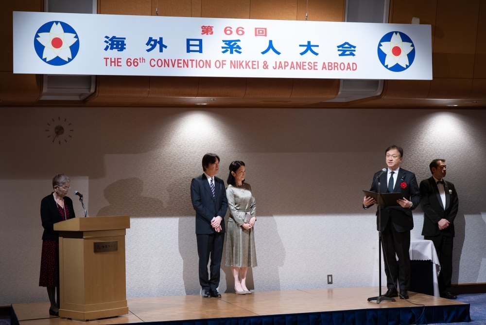 Their Imperial Highnesses Prince and Princess Akishino listening to State Minister HORII’s speech on stage