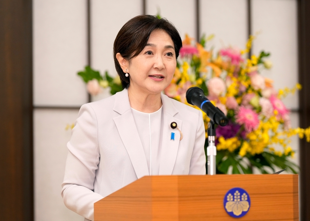 Parliamentary Vice-Minister IKUINA giving a greeting